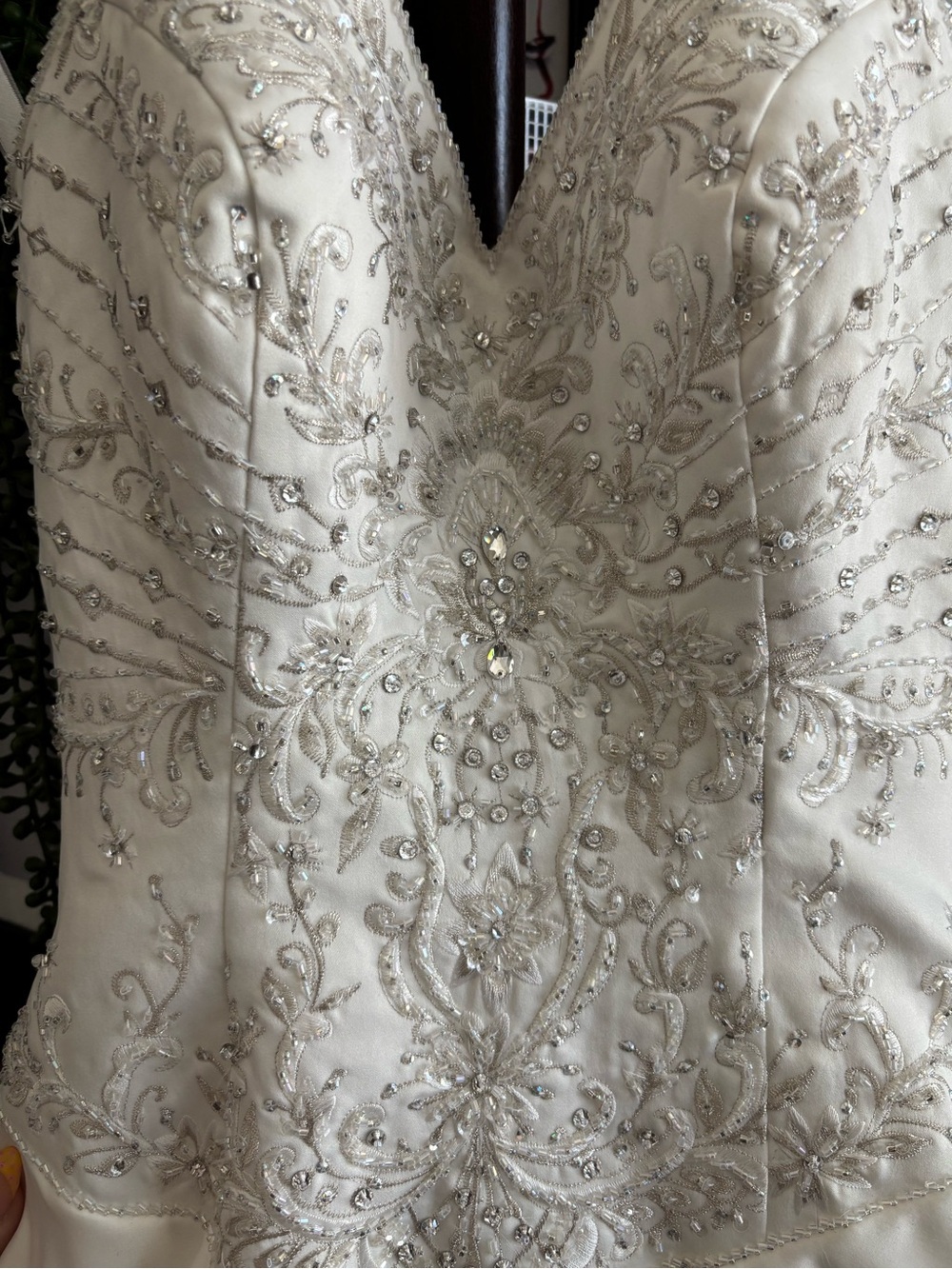 Vintage Elegant White Wedding Dress with Long Embroidered Train - Picture 10 of 16